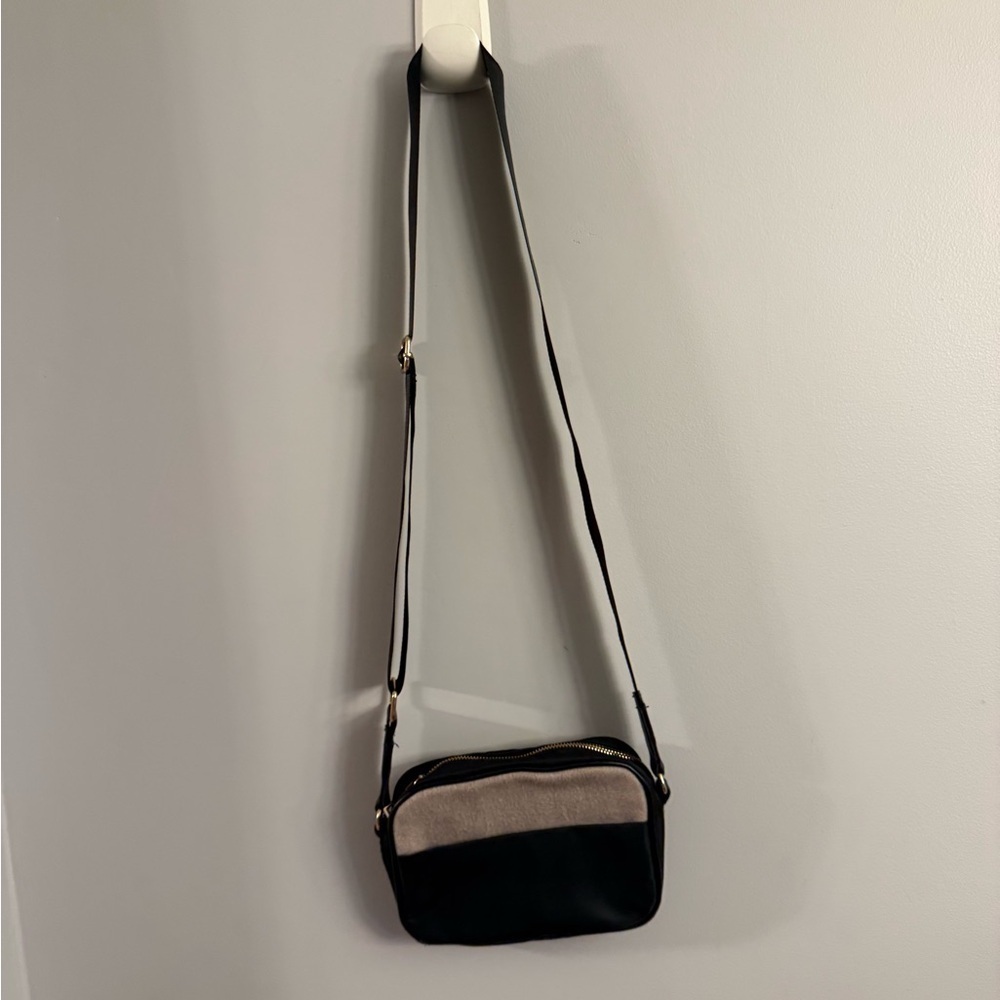 A New Day Crossbody Camera Bag – Black & Taupe Colorblock